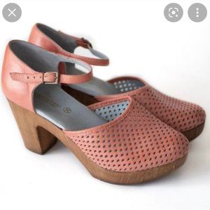 Eric Michael Size 39 Wooden Clogs